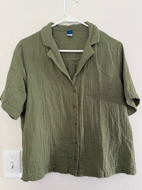 OLD NAVY Crinkle Gauze Button Down Shirt